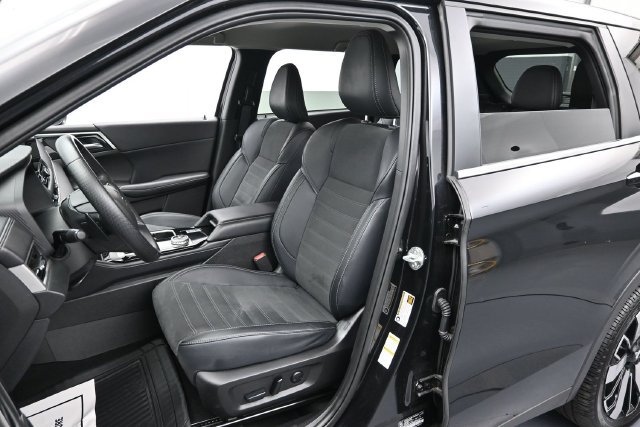 Used 2025 Mitsubishi Outlander SE FWD image 11