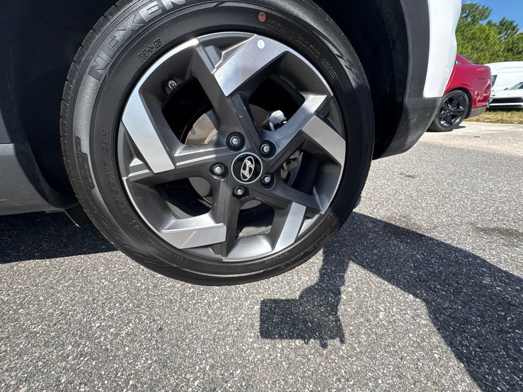 Used 2025 Hyundai Venue SEL FWD image 10