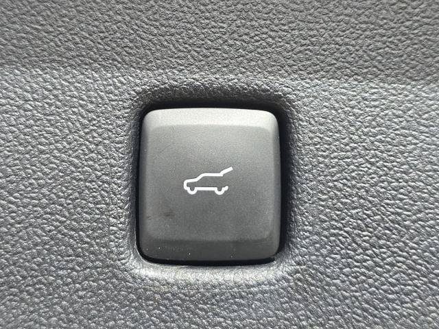 Certified 2025 Ford Escape SE w/ PHEV Premium Package FWD image 12