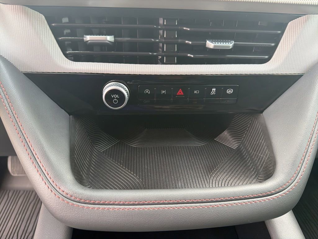 Certified 2025 Ford Explorer Active RWD image 32