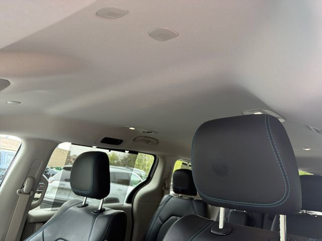 Used 2021 Chrysler Pacifica Touring-L AWD/4WD image 29