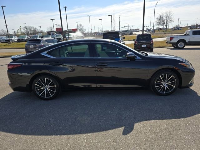 Used 2022 Lexus ES 350 w/ Premium Package FWD image 2