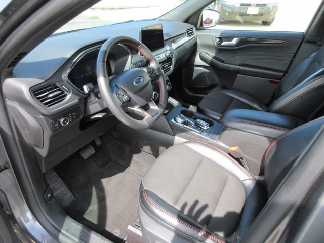 Certified 2025 Ford Escape ST-Line Select AWD/4WD image 3