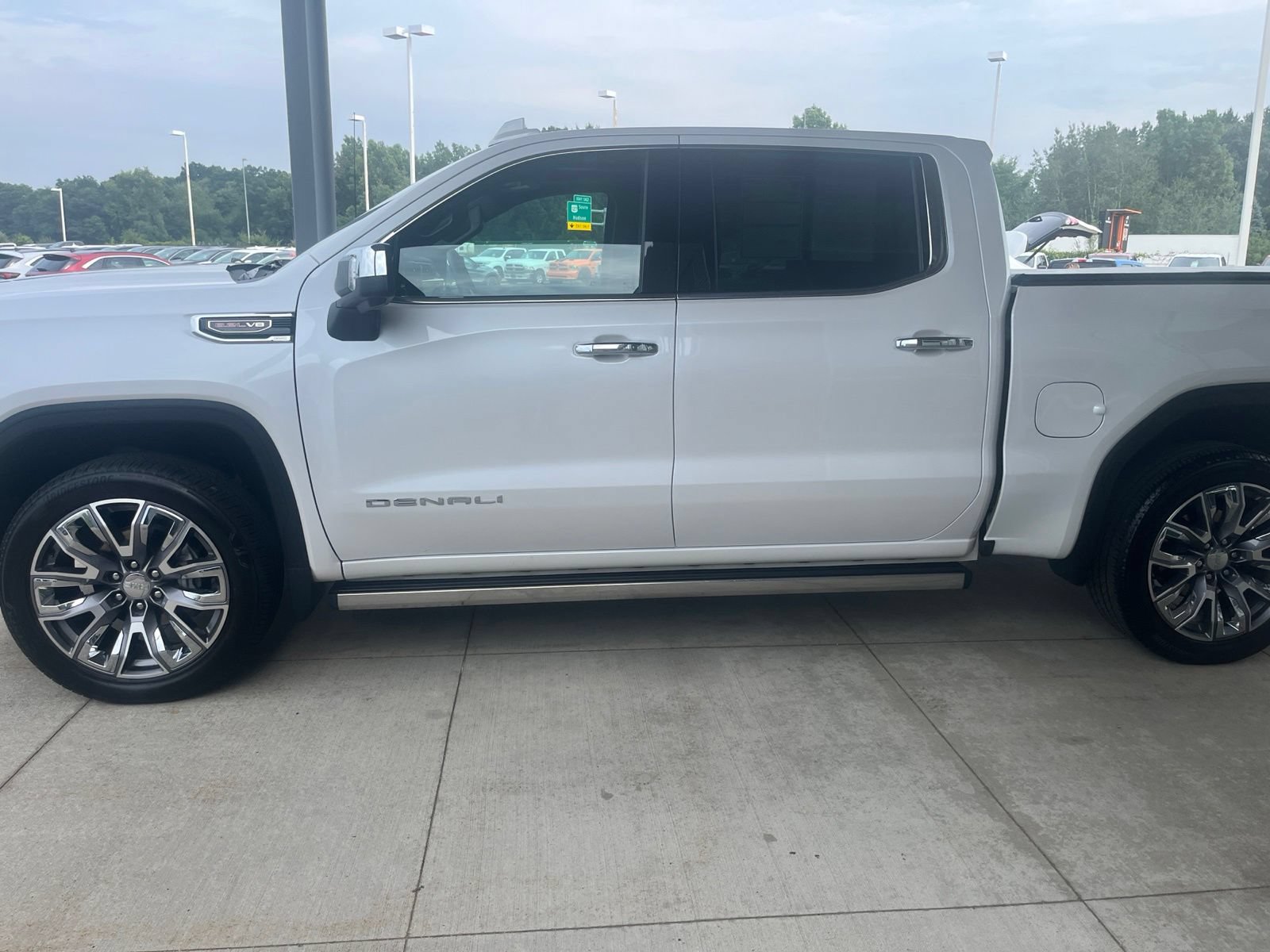 Used 2023 GMC Sierra 1500 Denali w/ Denali Reserve Package AWD/4WD image 2
