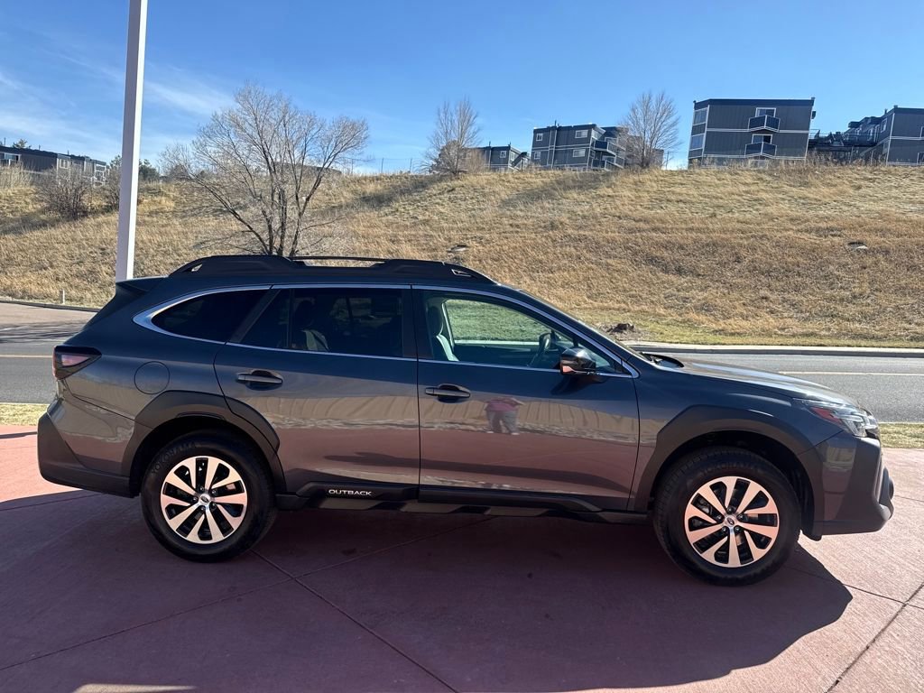 Used 2023 Subaru Outback Premium image 5