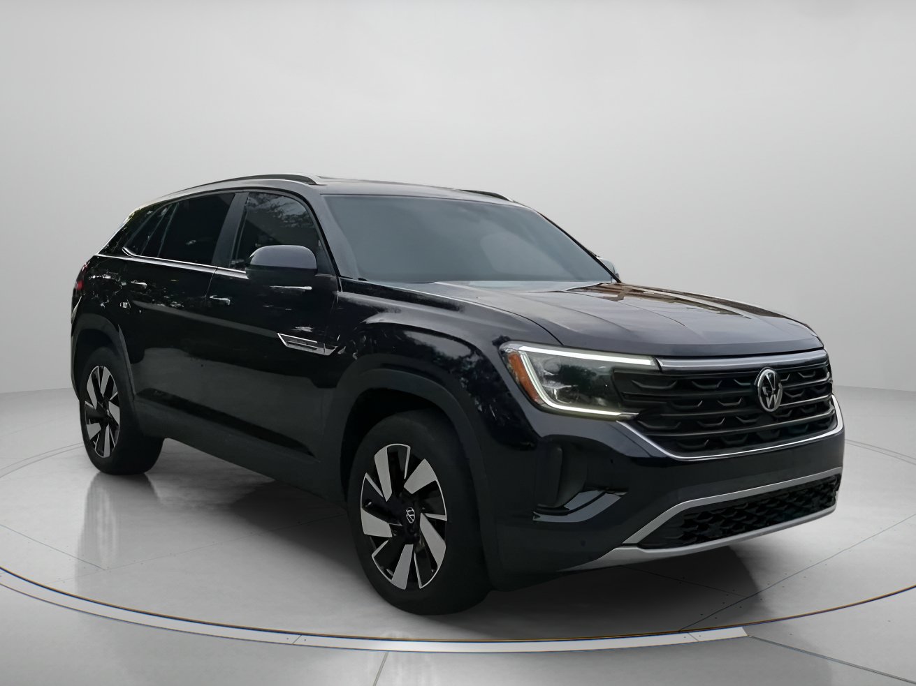 Used 2026 Volkswagen Atlas Cross Sport SE FWD image 2