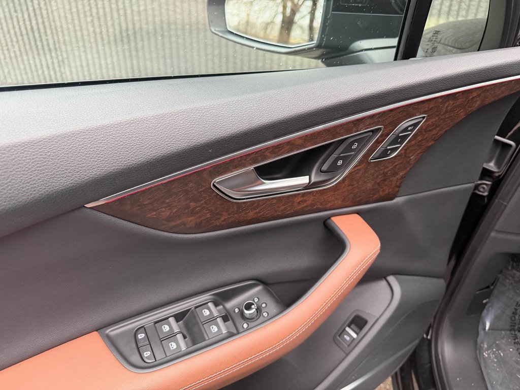 Used 2025 Audi Q7 3.0T Premium Plus image 12