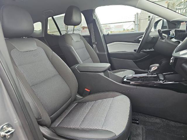 Used 2025 Chevrolet Trax LT w/ LT Convenience Package FWD image 10