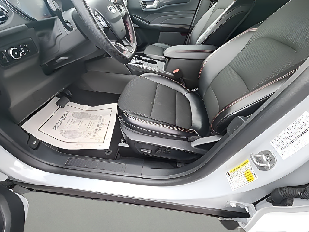 Certified 2025 Ford Escape ST-Line Select AWD/4WD image 24
