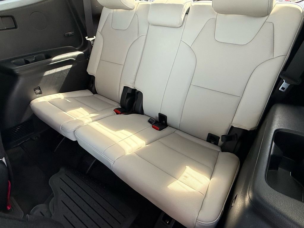 Used 2022 Kia Telluride EX w/ EX Premium Package image 11