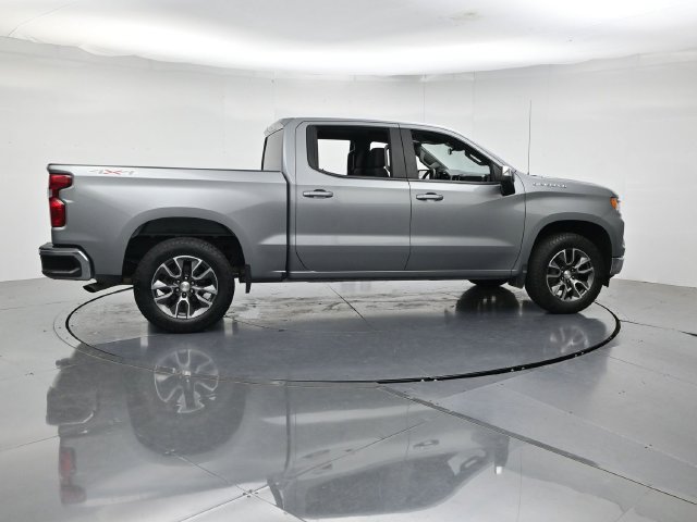 Used 2024 Chevrolet Silverado 1500 LT AWD/4WD image 2