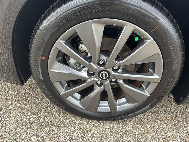 Used 2026 Nissan Sentra SL w/ Floor Mat Package FWD image 9