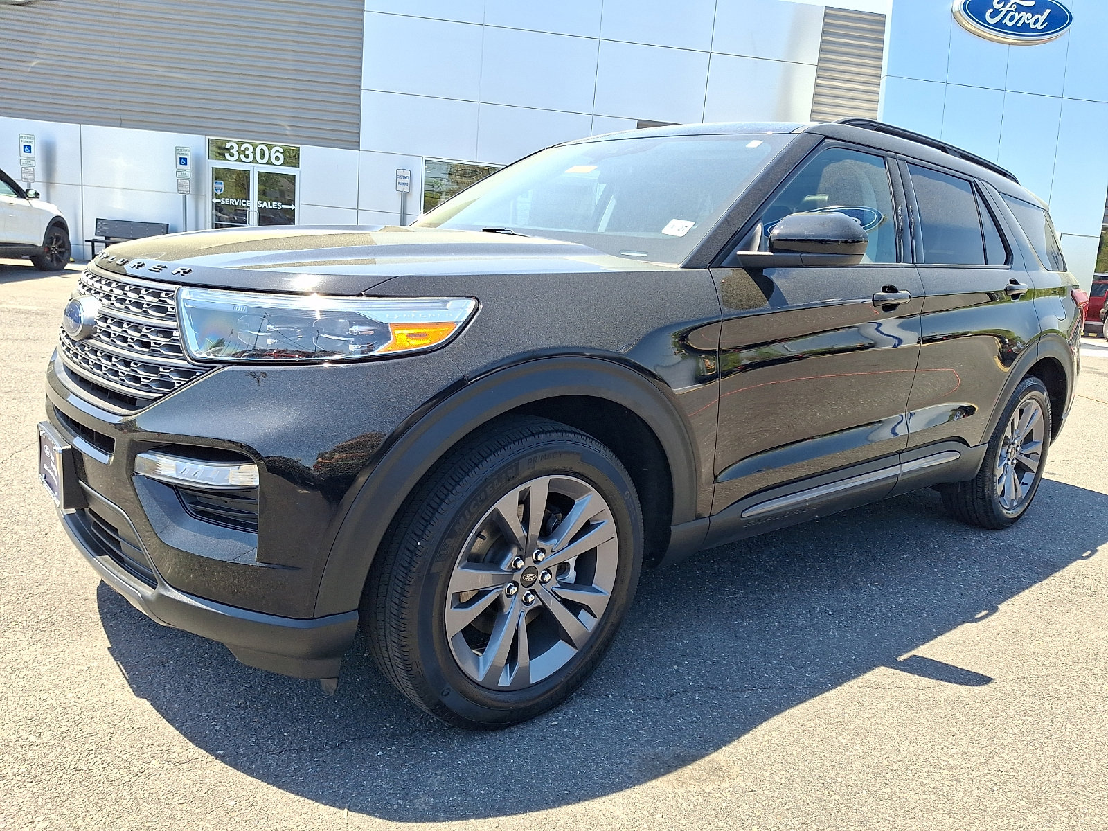 Certified 2022 Ford Explorer XLT w/ Equipment Group 202A AWD/4WD image 5