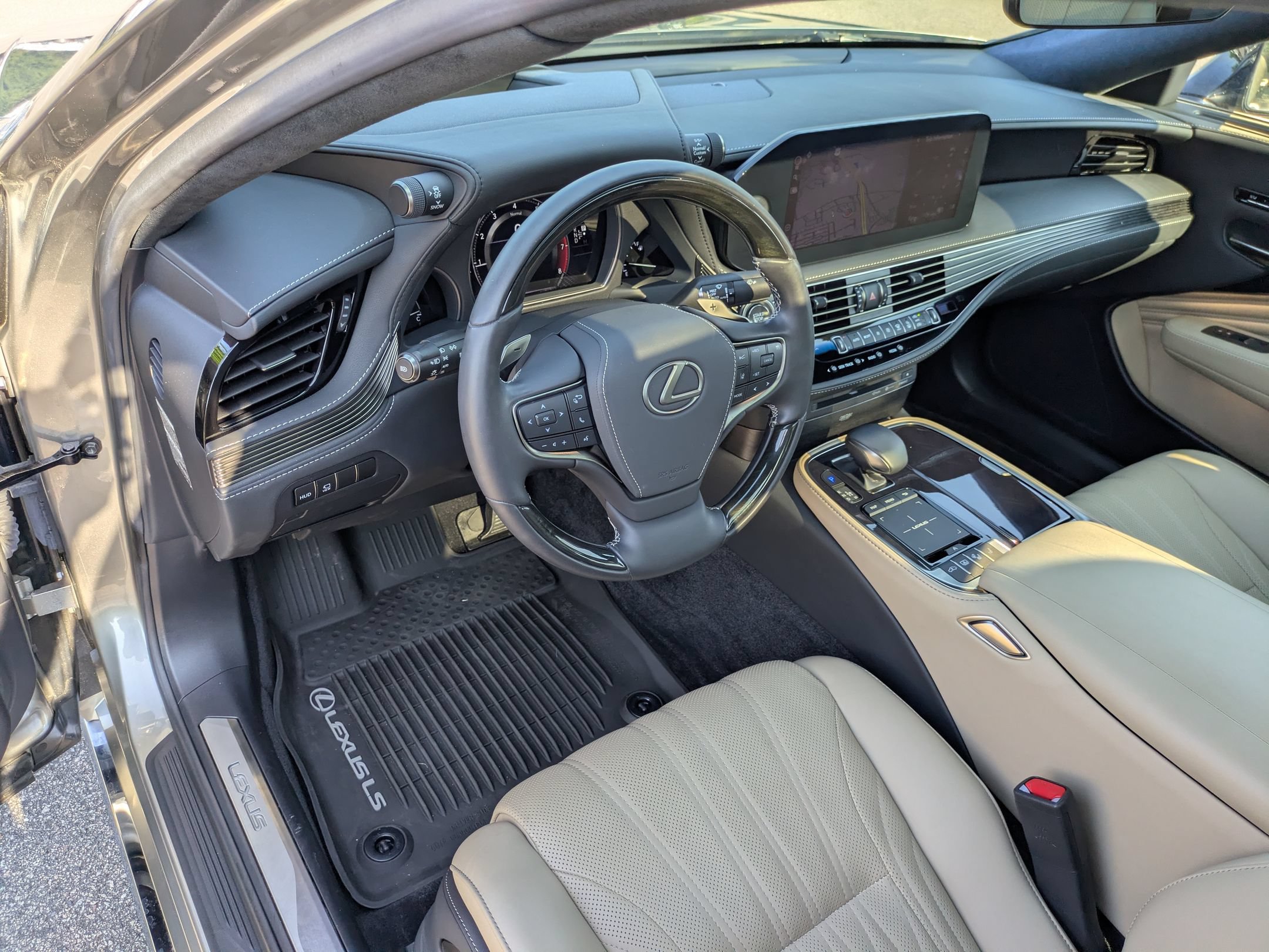 Used 2022 Lexus LS 500 w/ Interior Upgrade Package RWD image 14