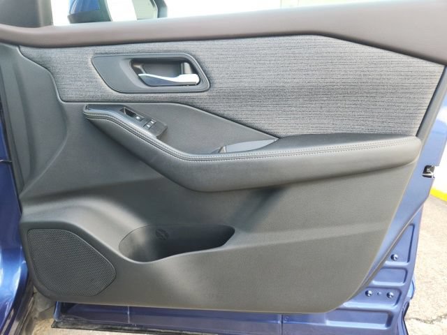 Used 2021 Nissan Rogue SV FWD image 15