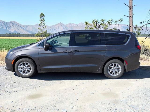 Used 2023 Chrysler Voyager LX FWD image 3