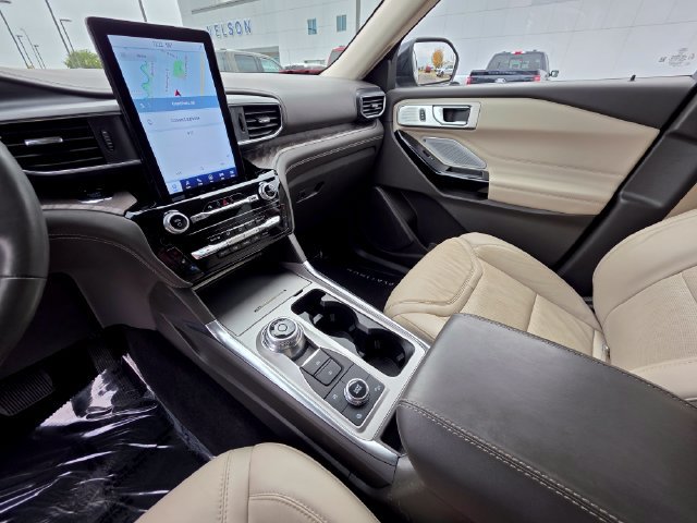 Certified 2024 Ford Explorer Platinum w/ Technology Package AWD/4WD image 22