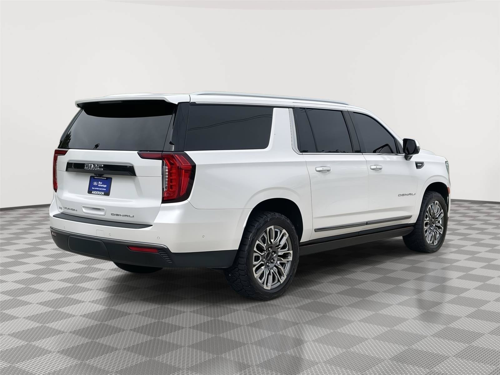 Used 2024 GMC Yukon XL Denali Ultimate AWD/4WD image 7