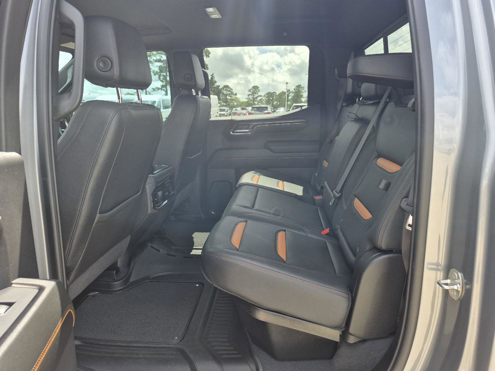 Used 2024 GMC Sierra 1500 AT4 w/ Technology Package AWD/4WD image 14
