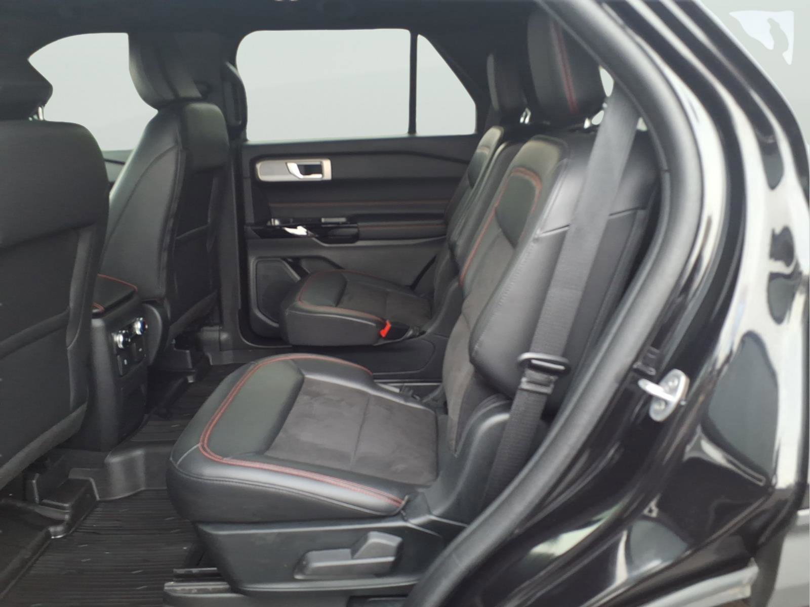 Certified 2023 Ford Explorer ST-Line image 9