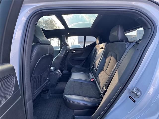 Used 2022 Volvo XC40 T4 R-Design w/ Protection Package Premier FWD image 12