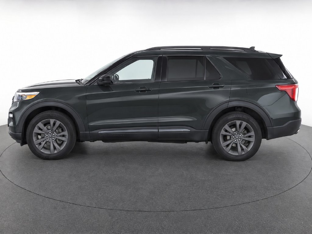 Certified 2022 Ford Explorer XLT w/ Equipment Group 202A AWD/4WD image 7