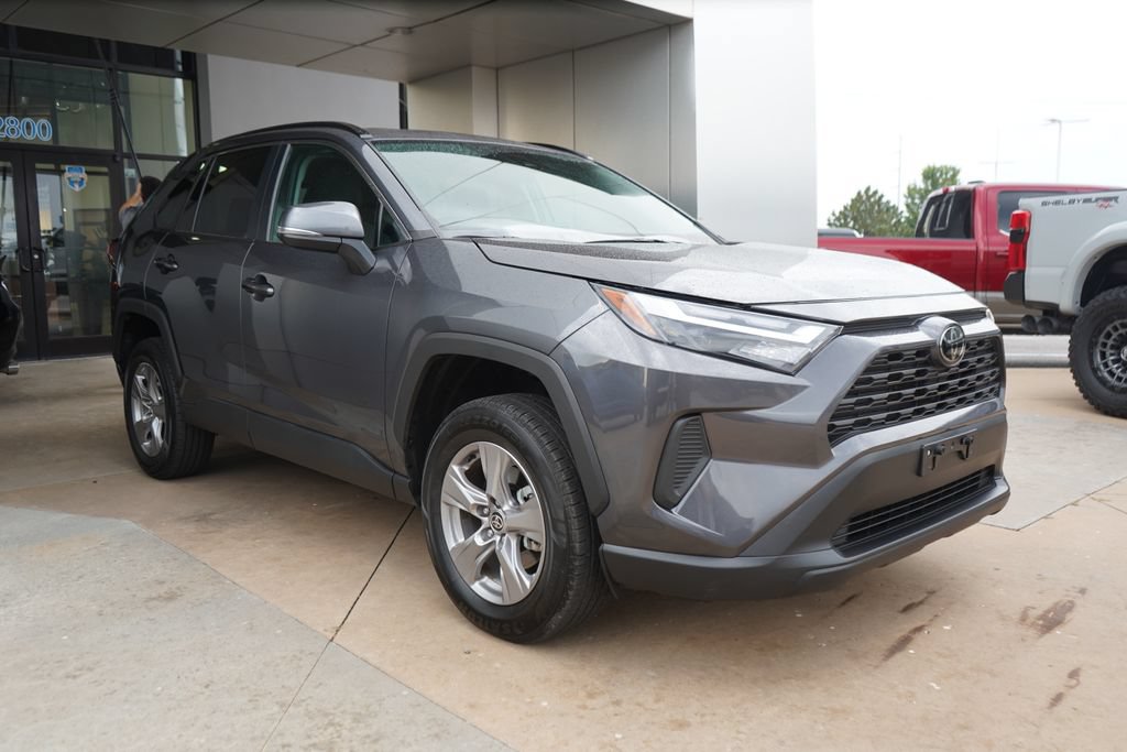 Used 2025 Toyota RAV4 XLE AWD/4WD image 2