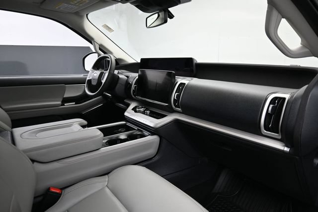 Certified 2025 Ford Expedition Active AWD/4WD image 32