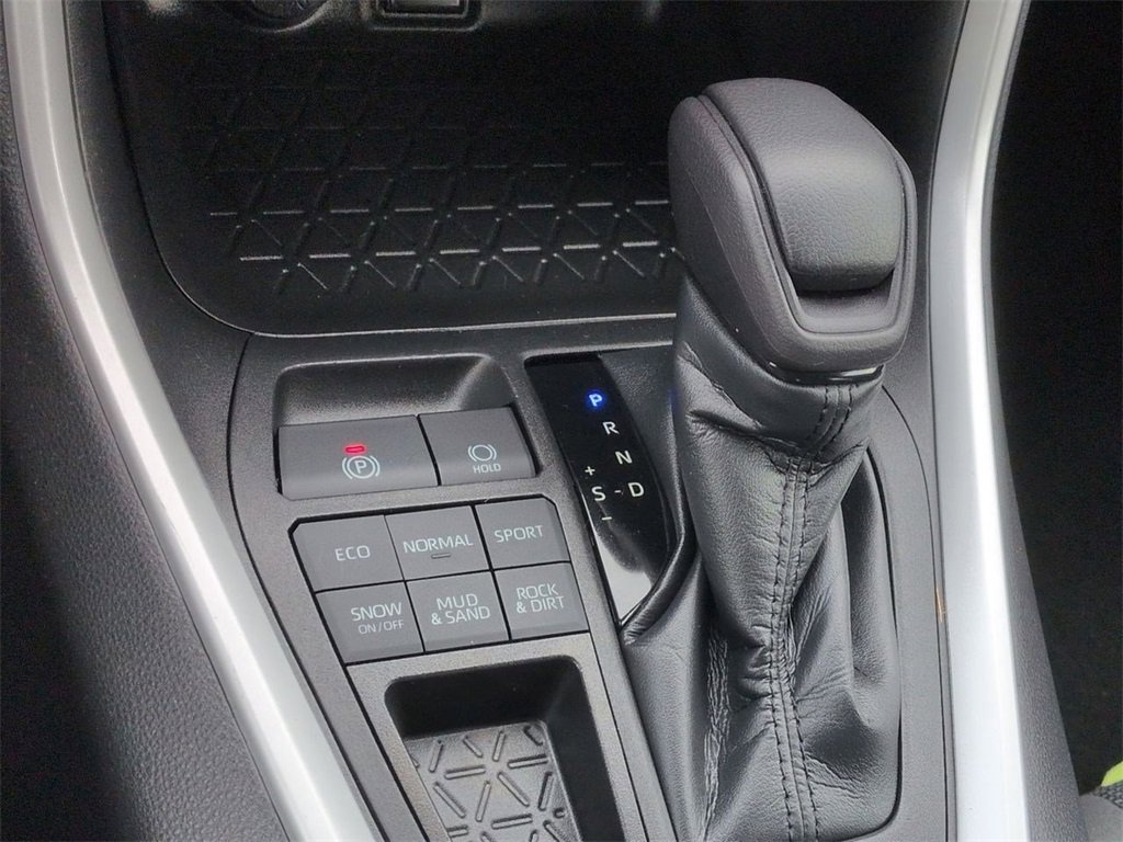 Used 2021 Toyota RAV4 LE image 16