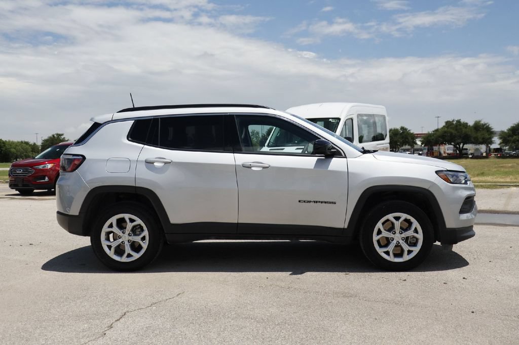 Used 2024 Jeep Compass Latitude AWD/4WD image 29