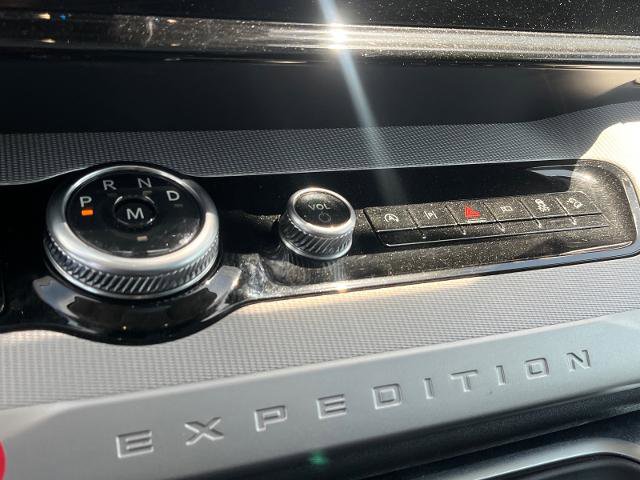 Certified 2025 Ford Expedition Active AWD/4WD image 13