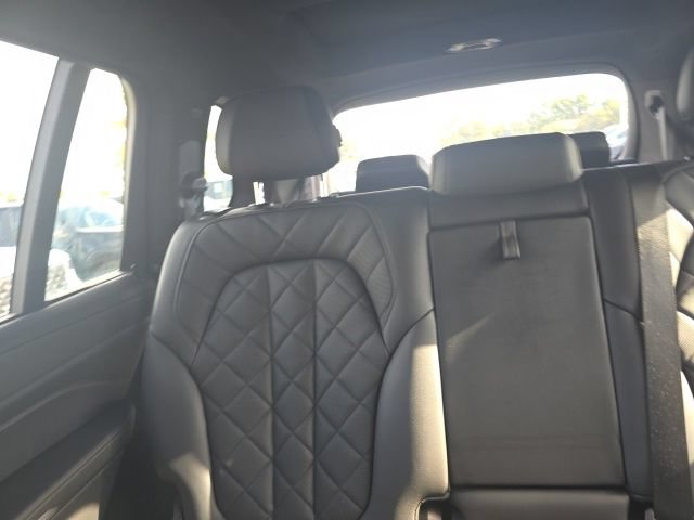 Used 2024 BMW X7 xDrive40i w/ M Sport Package AWD/4WD image 14