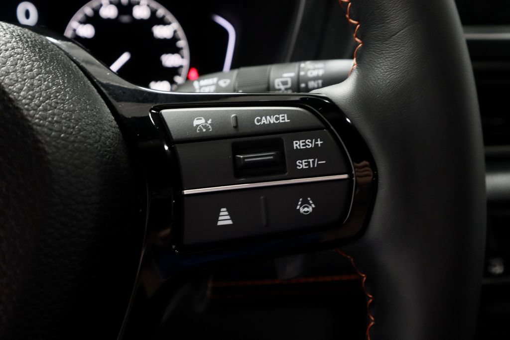 Used 2025 Honda Pilot TrailSport image 29