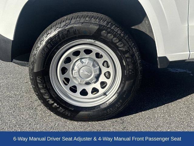 Used 2025 Chevrolet Colorado W/T w/ Advanced Trailering Package RWD image 9