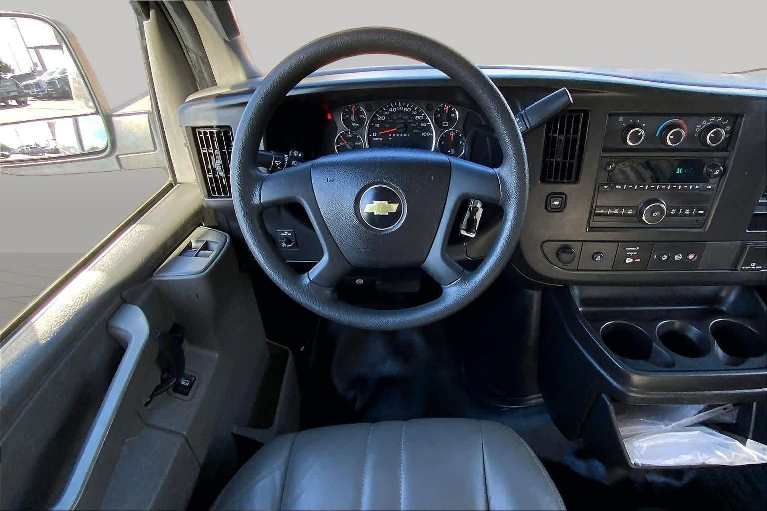 Used 2019 Chevrolet Express 2500 Extended RWD image 6