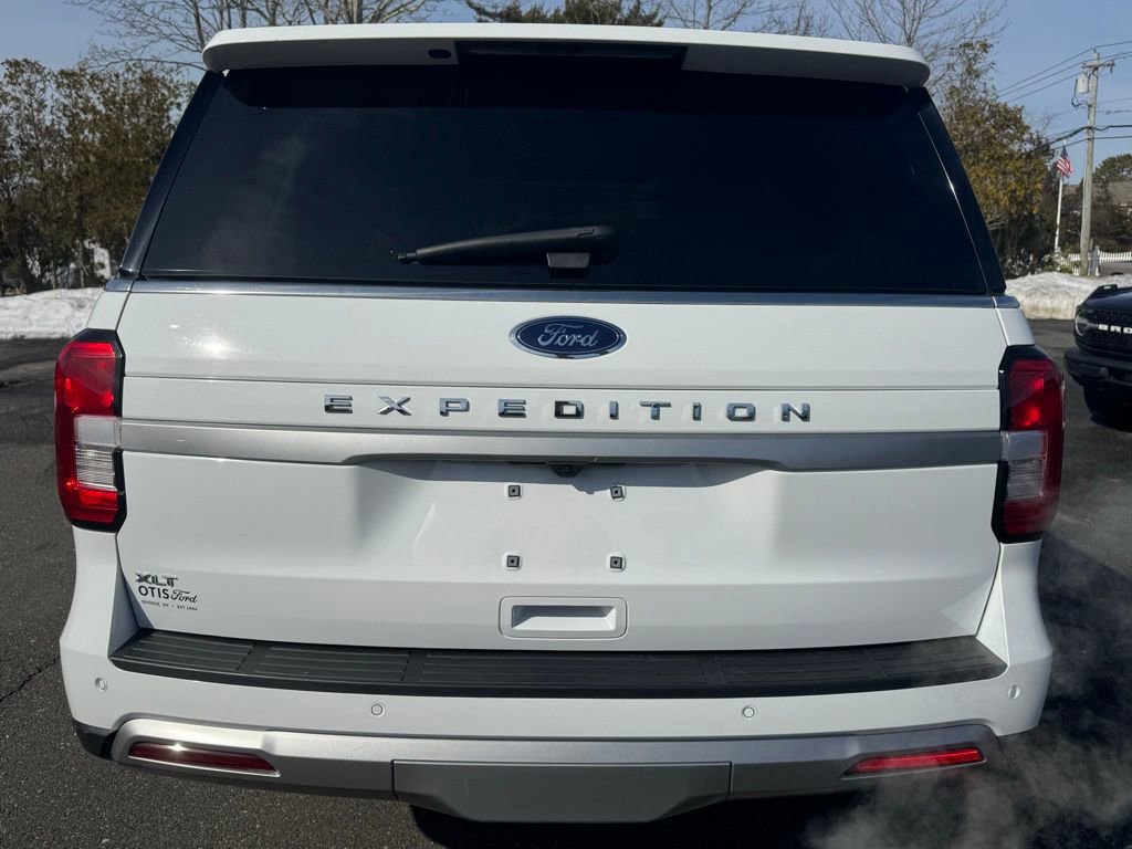 Certified 2023 Ford Expedition XLT image 3