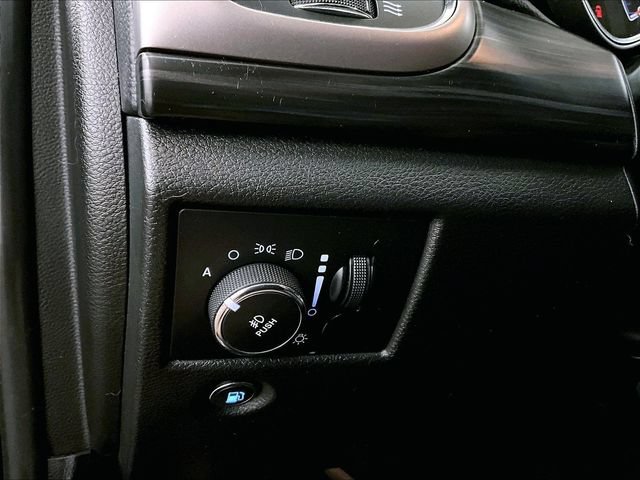 Used 2021 Jeep Grand Cherokee Laredo AWD/4WD image 30
