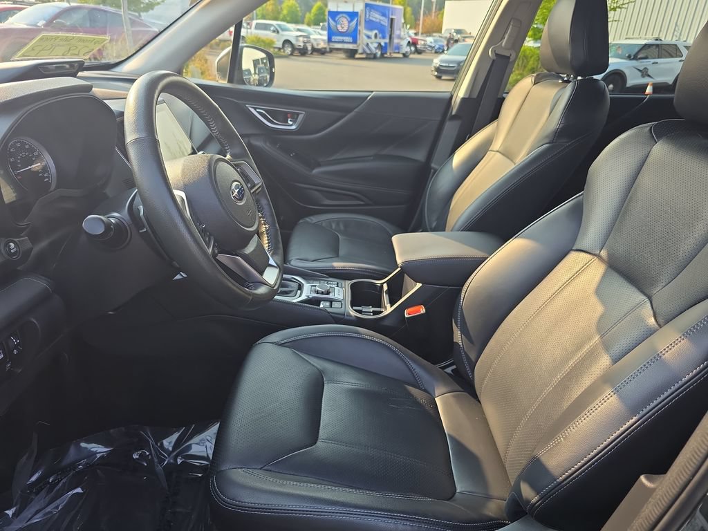 Used 2023 Subaru Forester Touring AWD/4WD image 5