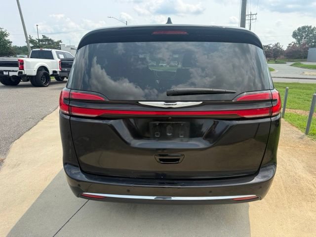Used 2024 Chrysler Pacifica Touring-L FWD image 9