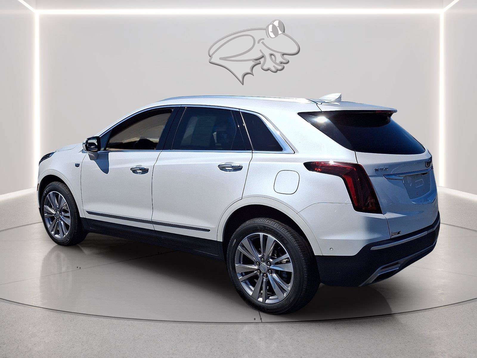 Used 2023 Cadillac XT5 Premium Luxury w/ Platinum Package FWD image 3