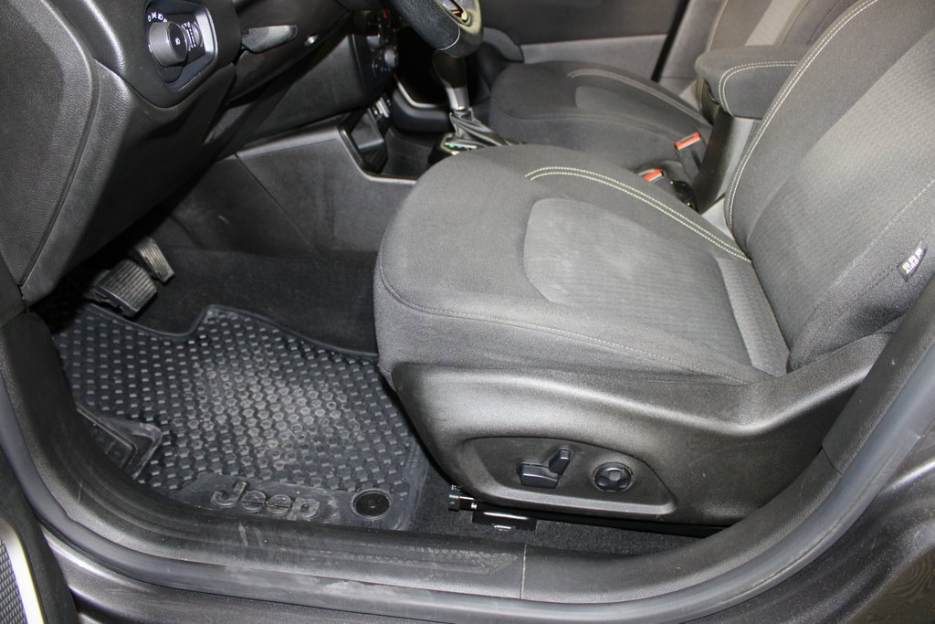 Used 2021 Jeep Renegade Latitude w/ Convenience Group image 10