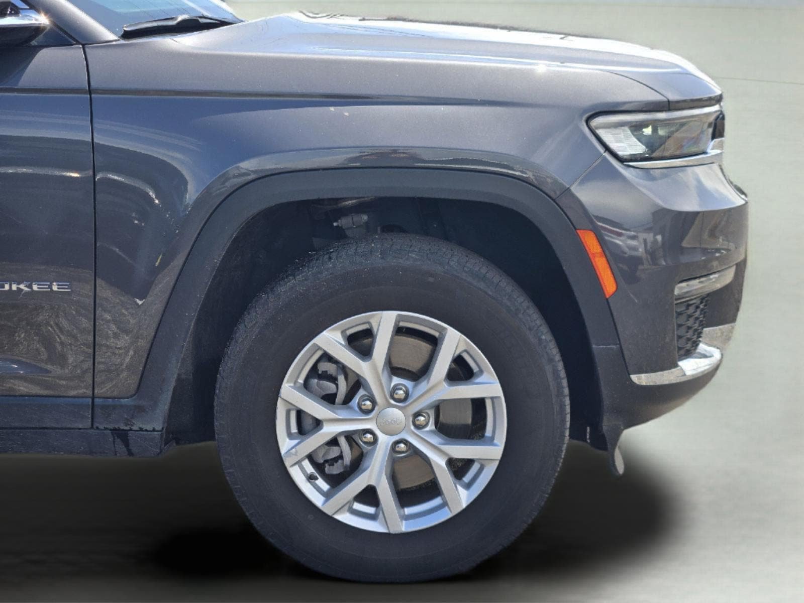 Used 2023 Jeep Grand Cherokee L Limited AWD/4WD image 9