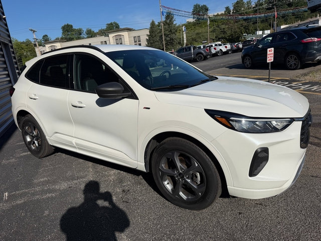 Certified 2023 Ford Escape ST-Line w/ Tech Pack #1 AWD/4WD image 11