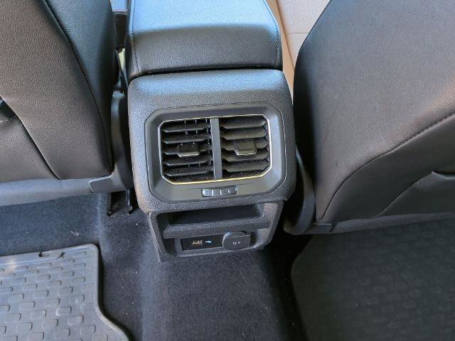 Used 2018 Volkswagen Tiguan SE w/ Panoramic Sunroof Package image 18