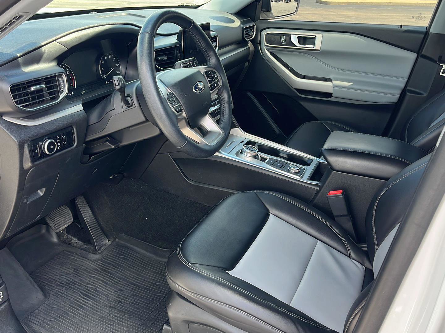 Certified 2023 Ford Explorer XLT w/ Equipment Group 202A image 9