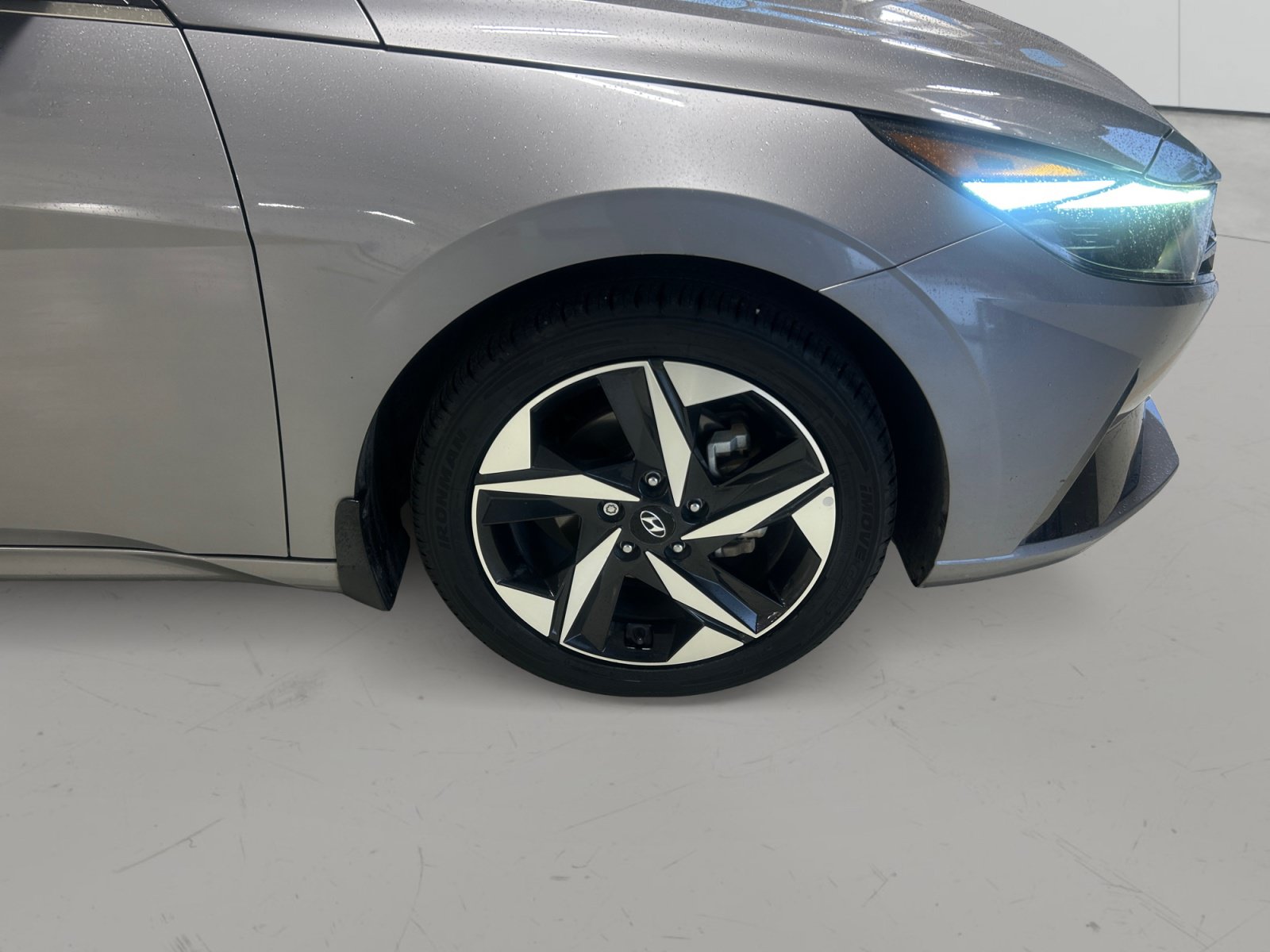 Used 2022 Hyundai Elantra SEL w/ Convenience + Premium Package FWD image 9