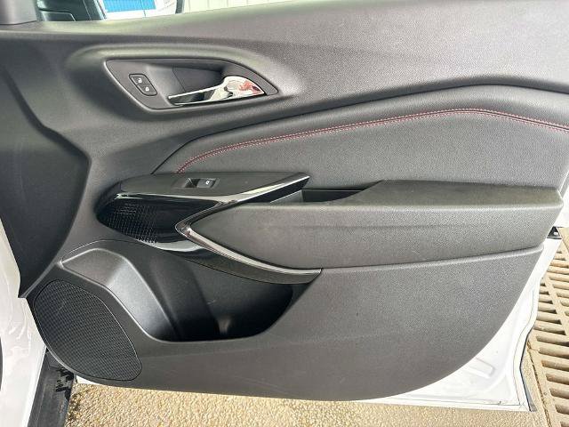 Used 2025 Chevrolet Trax RS w/ Sunroof Package FWD image 18