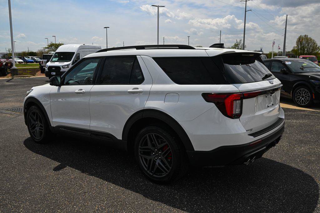 Certified 2025 Ford Explorer ST AWD/4WD image 7