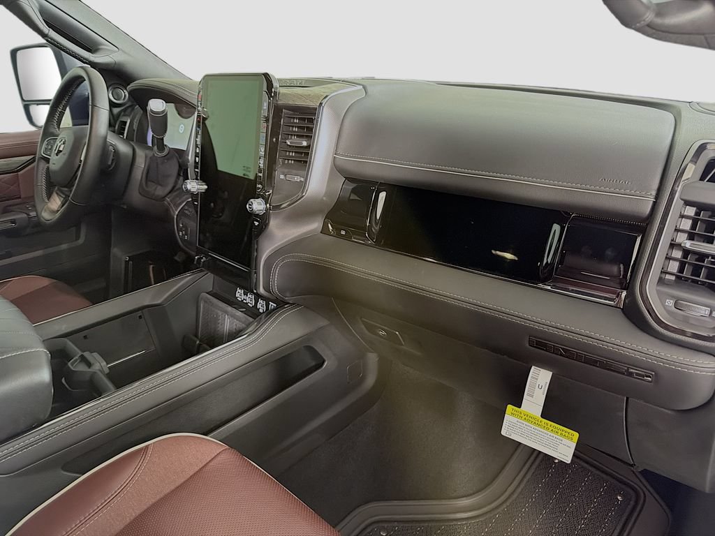 Used 2025 RAM 2500 Limited AWD/4WD image 32