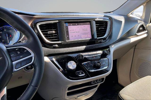 Used 2022 Chrysler Voyager LX FWD image 6